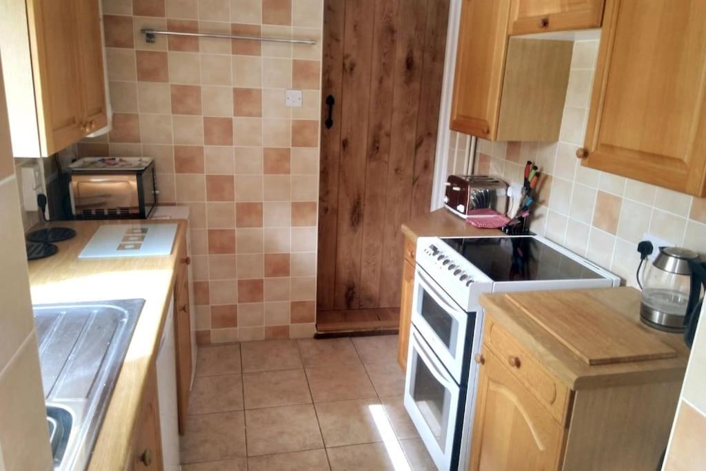 Welcoming Cottage In Chichester Near City Centre Екстериор снимка