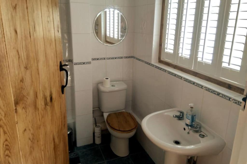 Welcoming Cottage In Chichester Near City Centre Екстериор снимка