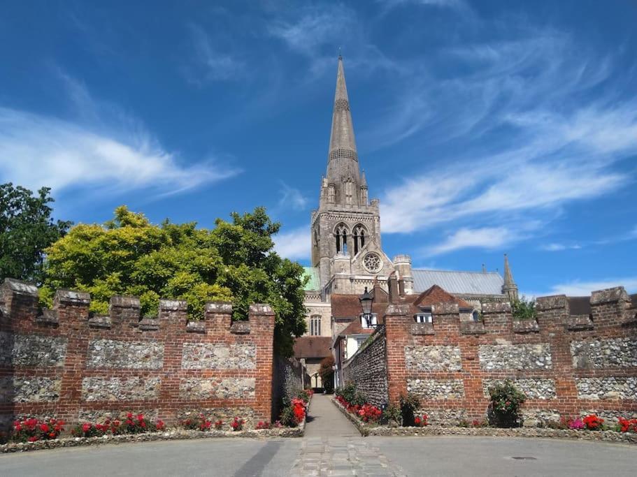 Welcoming Cottage In Chichester Near City Centre Екстериор снимка